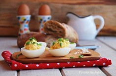 Jajka faszerowane parmezanem