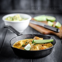 Curry z kurczaka z młodymi ziemniakami