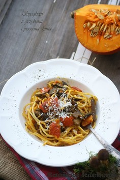 Spaghetti z grzybami i pieczoną dynią
