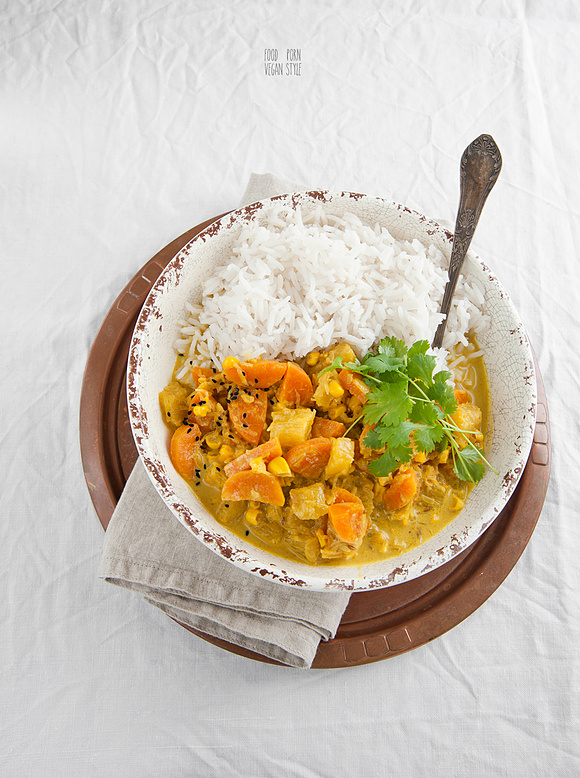 Wegańska korma, czyli kremowe curry z warzywami sezonowymi
