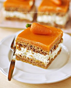 Ciasto marchewkowe z kremem i polewą marchewkową