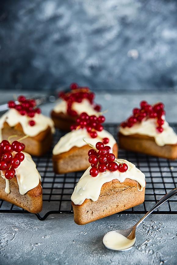 Muffiny pełnoziarniste z porzeczkami