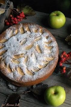 Ciasto biszkoptowe z jabłkami