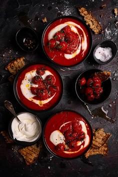 Rozgrzewająca zupa krem z pomidorów i pieczonej papryki